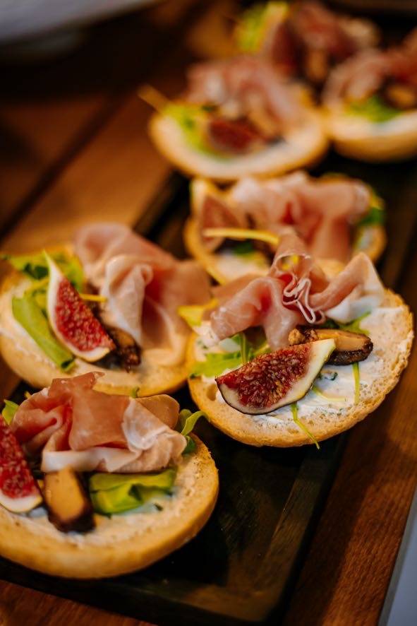 KAFIJAS PAUZES UN BROKASTIS